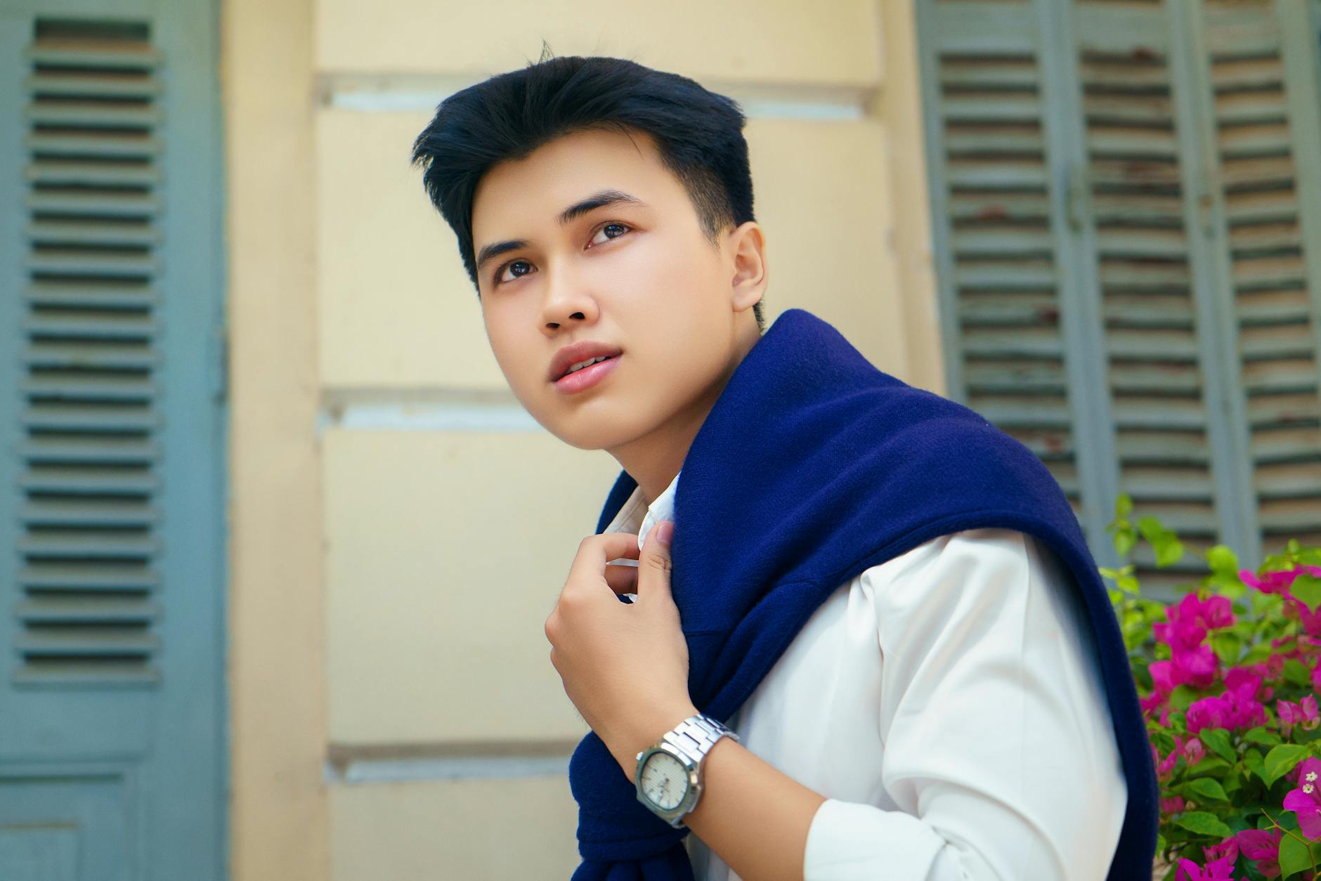 Người chơi xem lịch mở thưởng xổ số trên điện thoại
